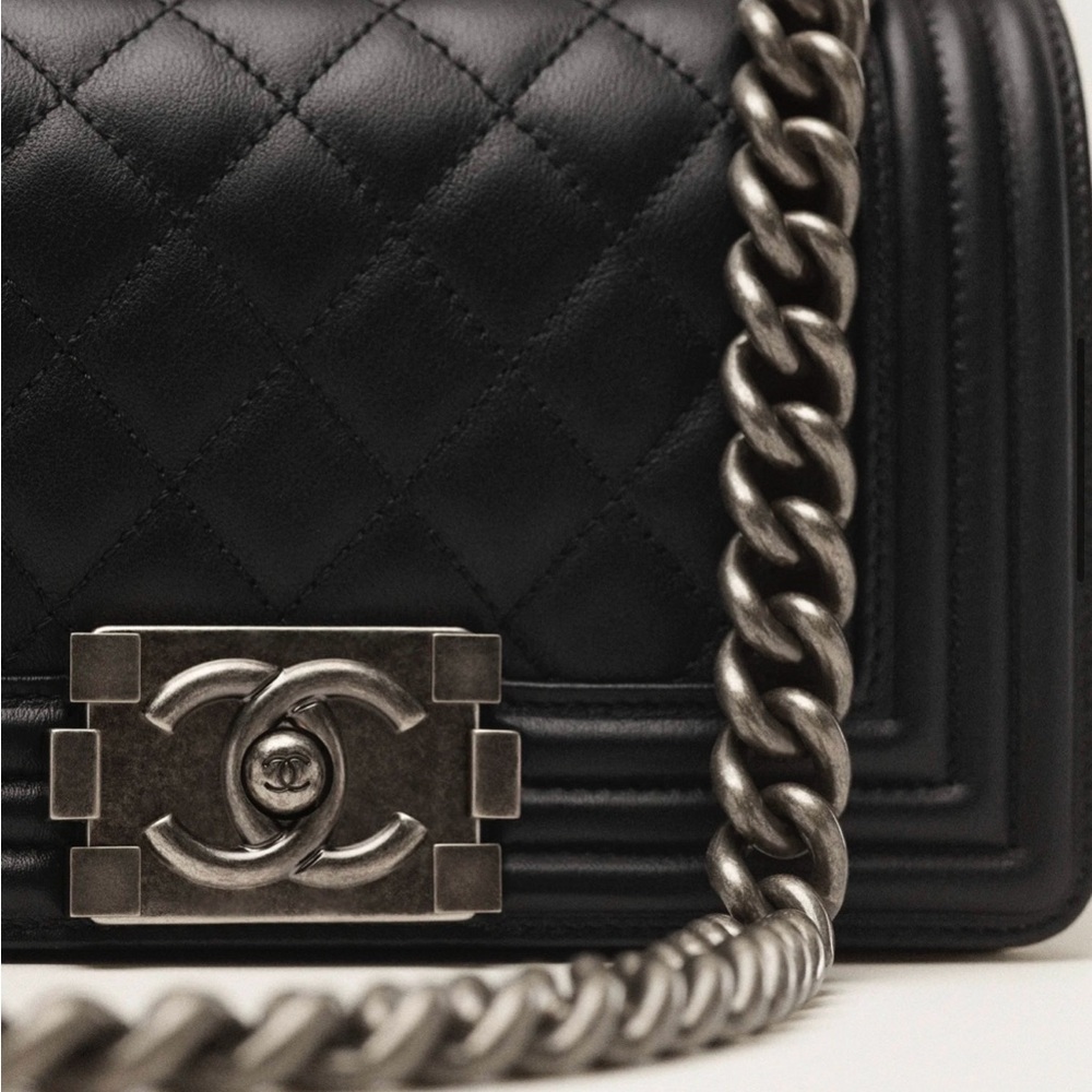 CHANEL Black Boy Handbag with Quilted Leather and Chain Strap - Picture 5 of 9